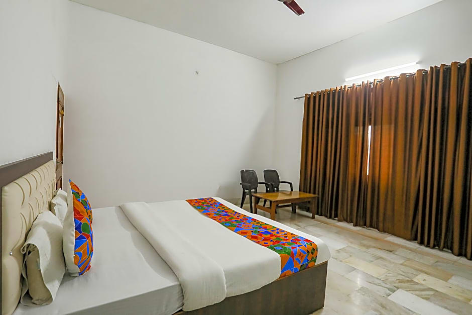 Fabexpress Prashansa Palace – Varanasi, VA