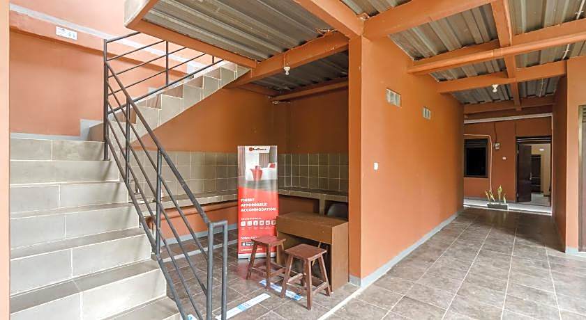 RedDoorz Syariah @ Bulak Kapal