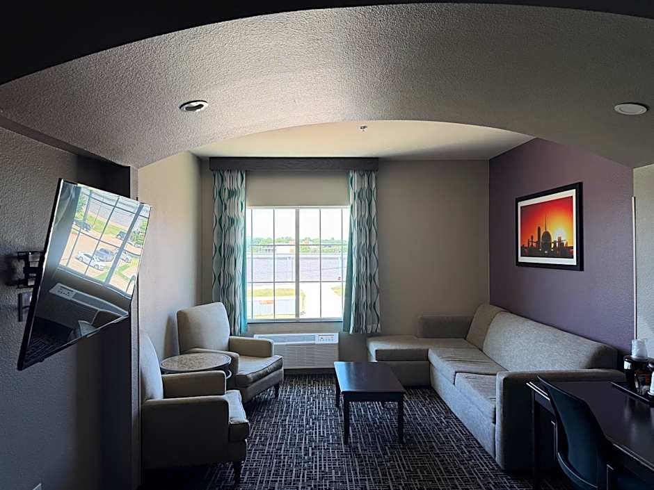 La Quinta Inn & Suites by Wyndham DFW Airport West - Euless