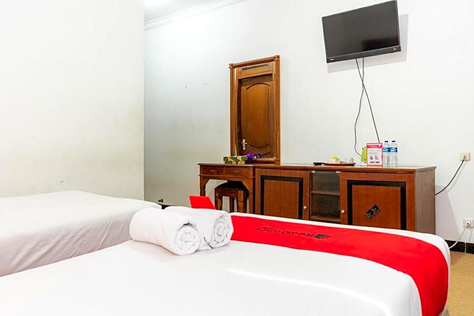 RedDoorz Plus Syariah near Java Supermall Semarang 2