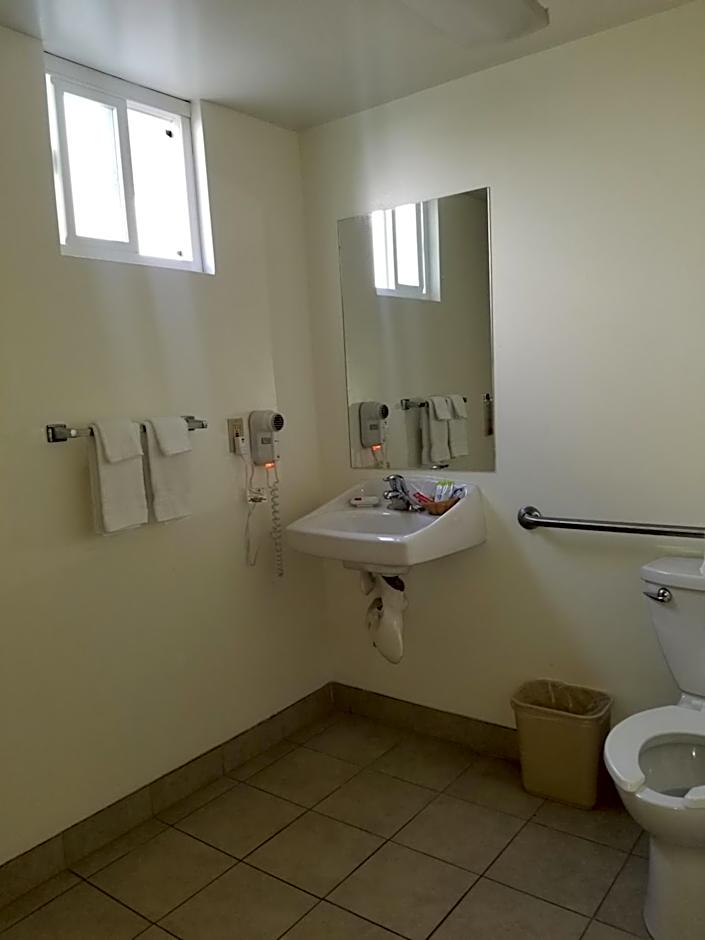 Super 8 by Wyndham Los Angeles-Culver City Area