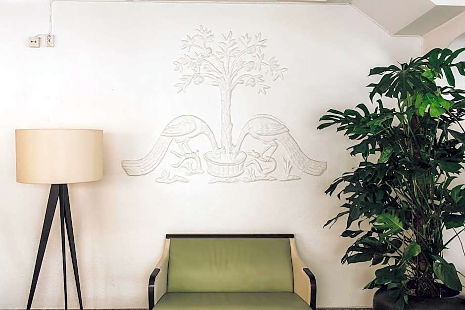 Crystal Plaza Hotel