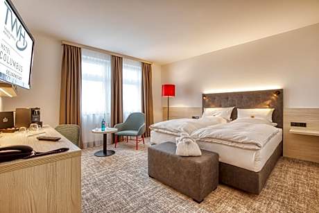 SUPERIOR ROOM WITH QUEEN SIZE BED