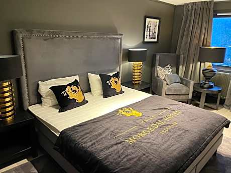 Suite with Mountain View