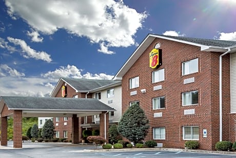 Super 8 by Wyndham Huntington WV