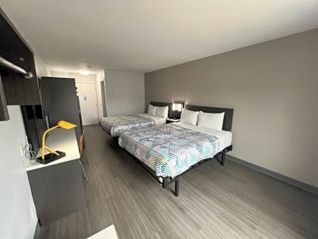 Deluxe Queen Room with Two Queen Beds - Non-Smoking