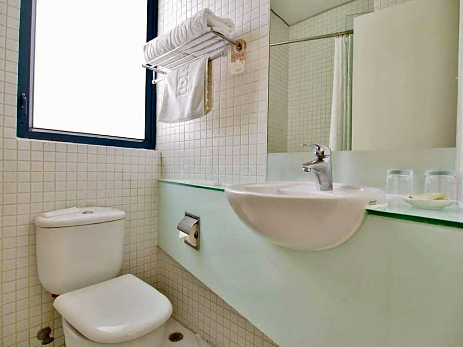 ibis Hong Kong North Point Hotel