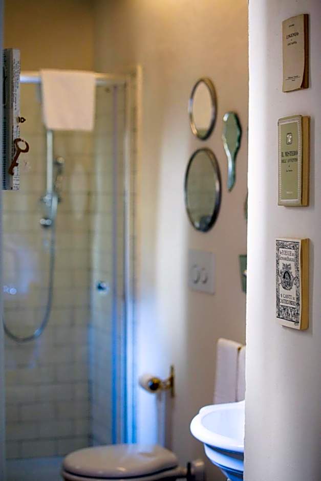 Soprarno Suites