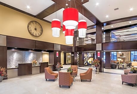 ClubHouse Hotel & Suites Fargo