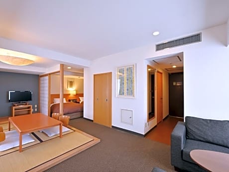 Family Room with Tatami Area - Non-Smoking