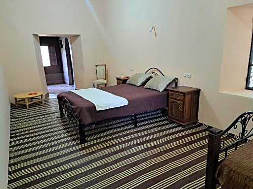 LE JARDIN DES GRENADIERS