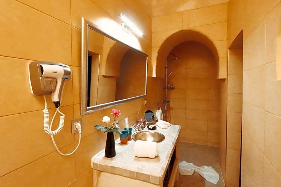 Riad ABBASSIA Marrakech Première - Authentic Medina Experience
