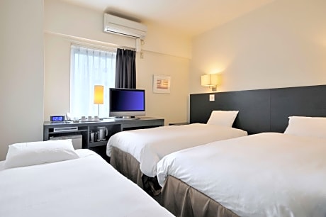 2 Single Beds, Smoking Room, High Speed Internet Access, Sofabed, Microwave And Refrigerator, Coffee