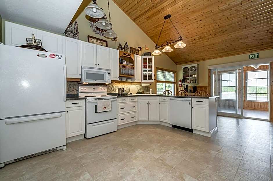 Waterfront W Sauna, Hot Tub & Boat Slip