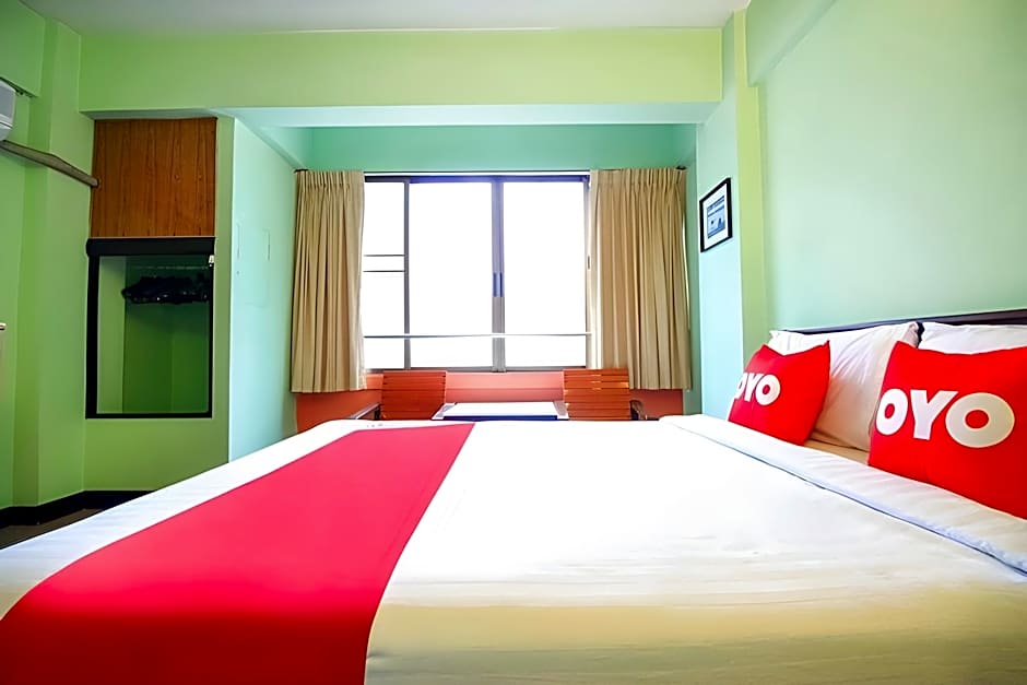 Crown Bts Nana Hotel