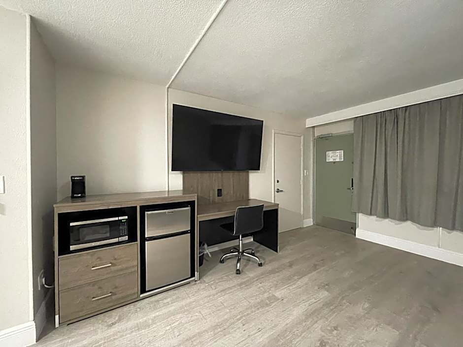 Quality Inn & Suites Airport/Cruise Port Hollywood