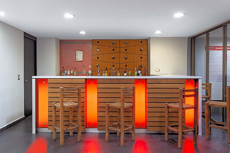 Ramada by Wyndham Acapulco Hotel & Suites