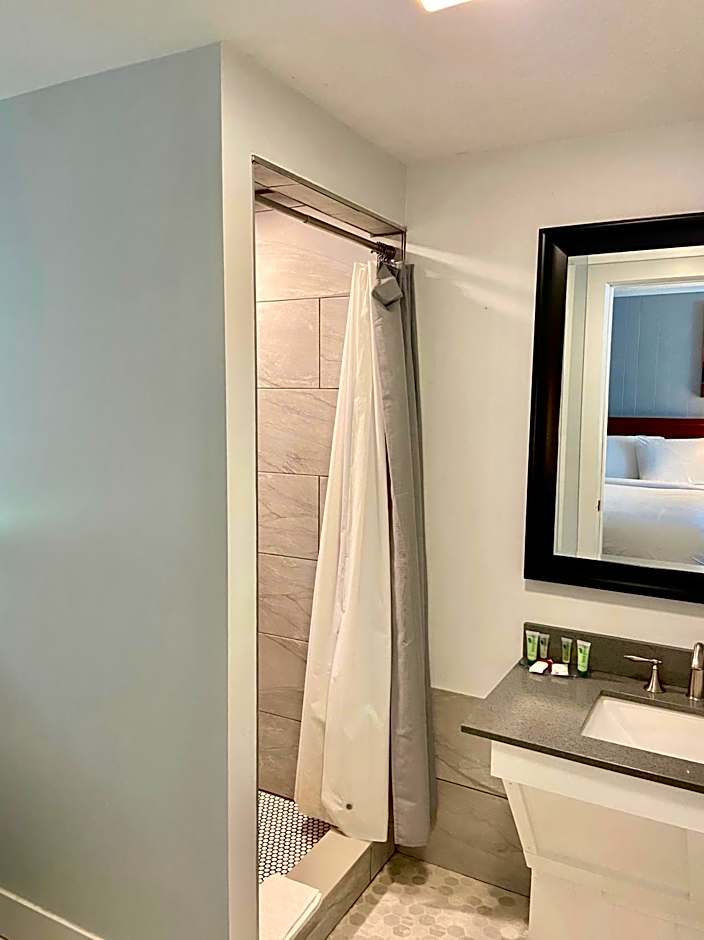 Elk Rapids Lakeshore Inn