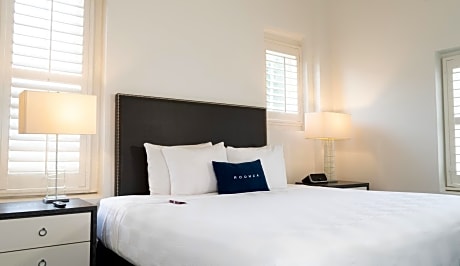 One Bedroom Studio Suite with Kitchen