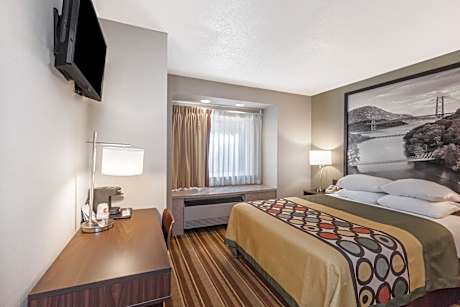 Queen Room with Bath Tub - Mobility Accessible/Non-Smoking