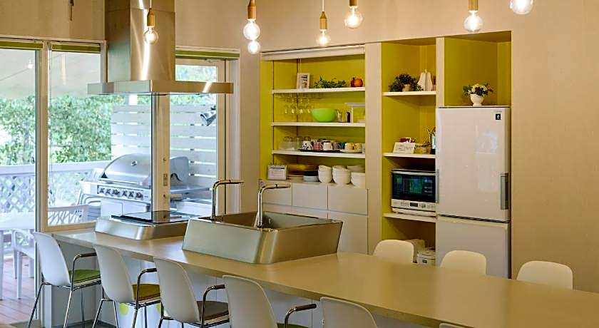 Holiday House Green Garden