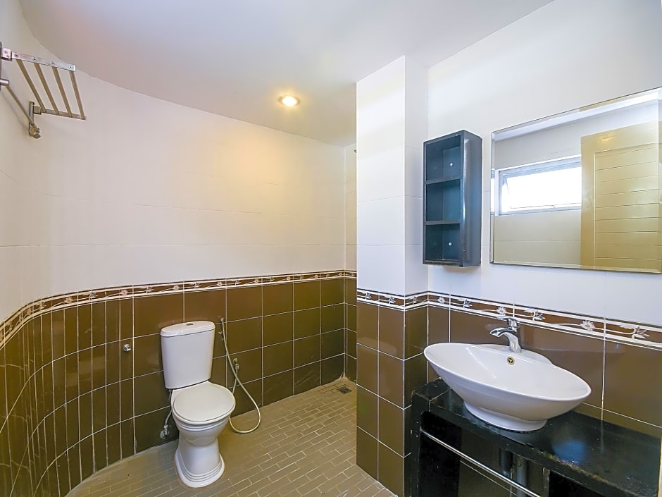 Super OYO 976 Dragon Inn