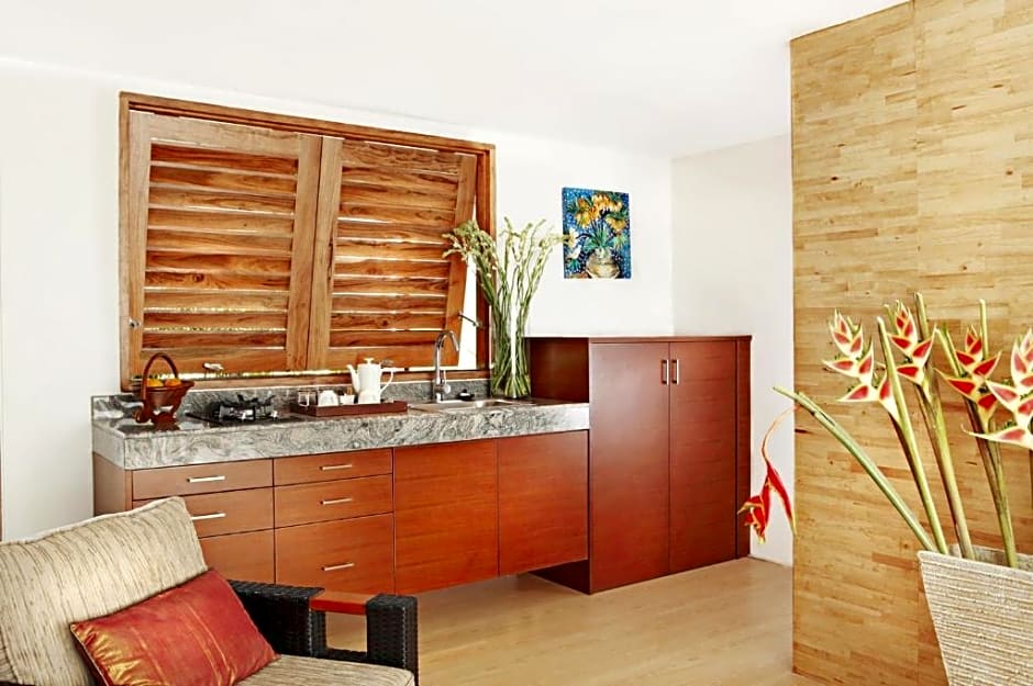 Modern 1BR w/ pool near Petitenget Beach Seminyak