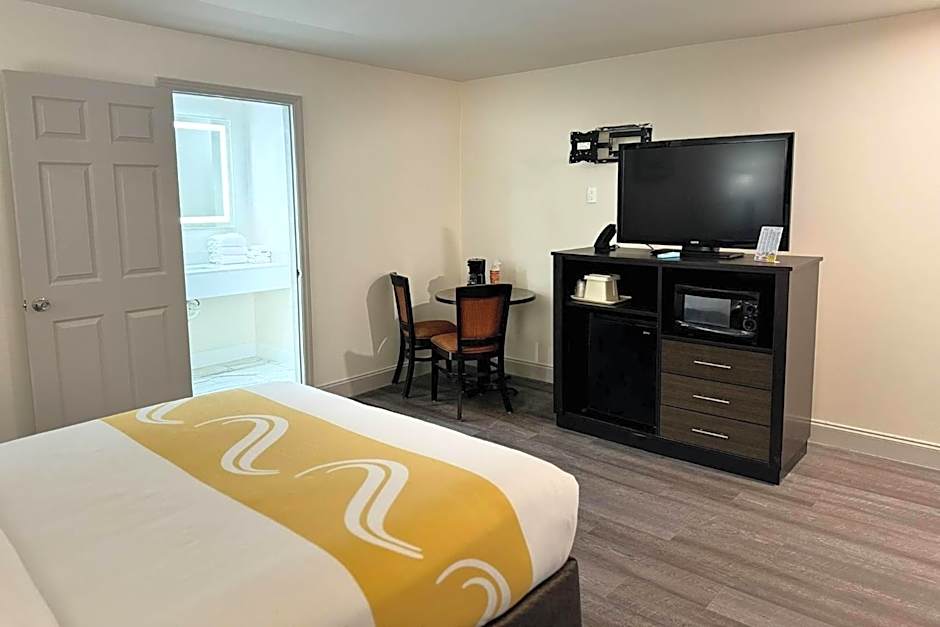 Quality Inn Creekside - Downtown Gatlinburg