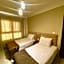 New Museum, Pyramids inn