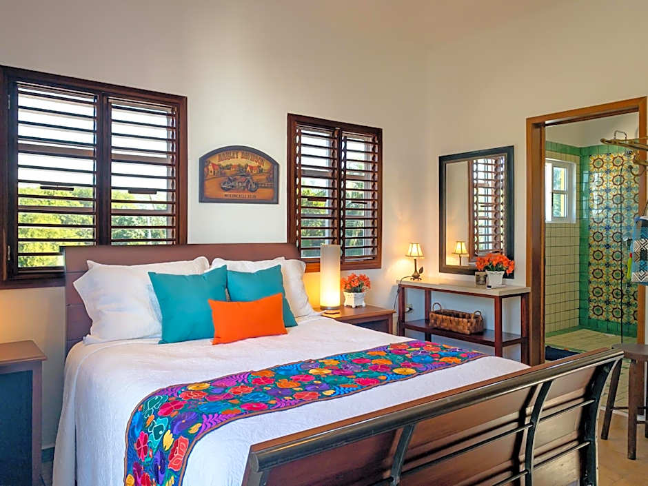 Casa Zarah - Hacienda Family Home - Pool and 2-Block to Beach