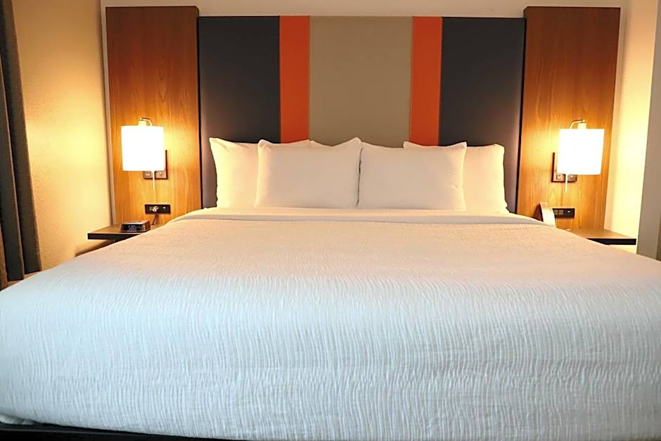 La Quinta Inn & Suites by Wyndham Auburn - University Area
