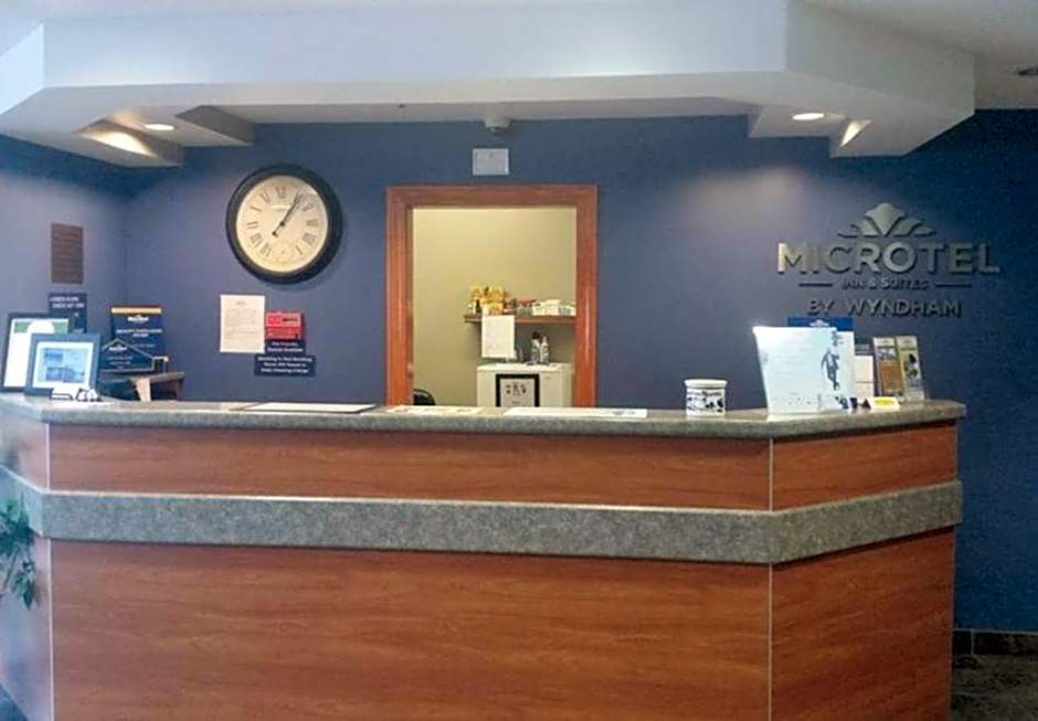 Microtel Inn & Suites By Wyndham Hazelton/Bruceton Mills