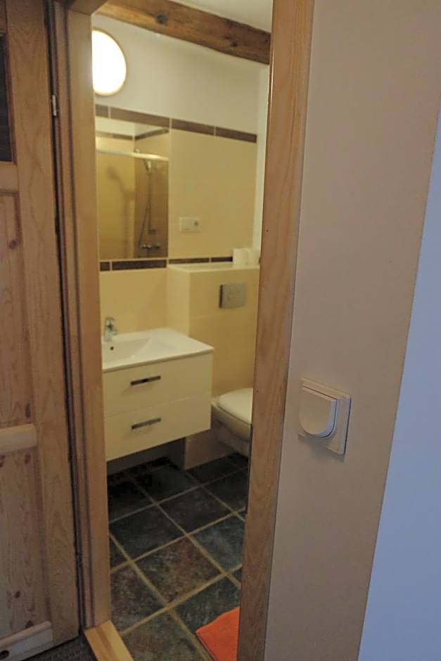 Academus Pub & Guest House