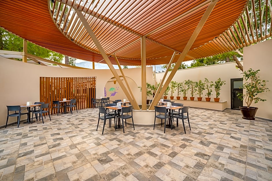 GRAVEL HOTELS SELECT