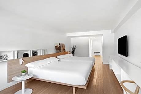 Deluxe One Bedroom with Two Queen Beds Limited Accessibility