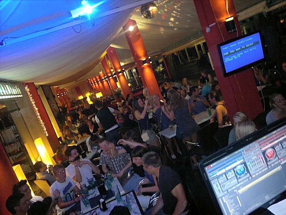 Hotel AMALFI & Restaurant Karaoke Bar
