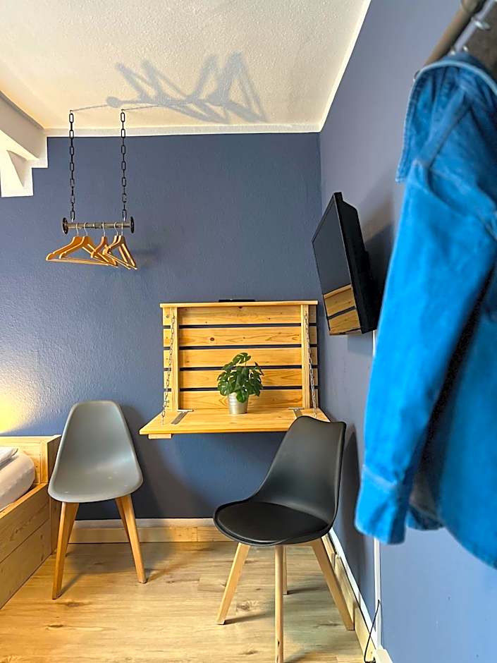 Blue Doors Hostel KTV