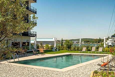 Golden Tulip Hotel & Rooftop Martigues Provence