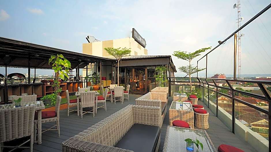 Yellow Star Gejayan Hotel