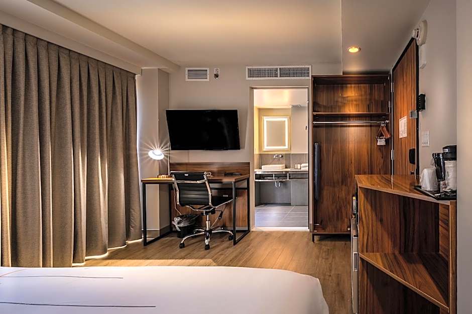 La Quinta by Wyndham Time Square South