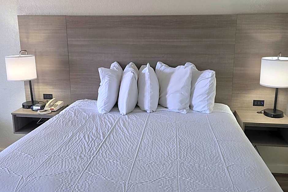 Days Inn by Wyndham San Marcos
