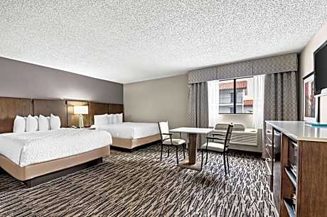 One-Bedroom Queen Suite with Two Queen Beds