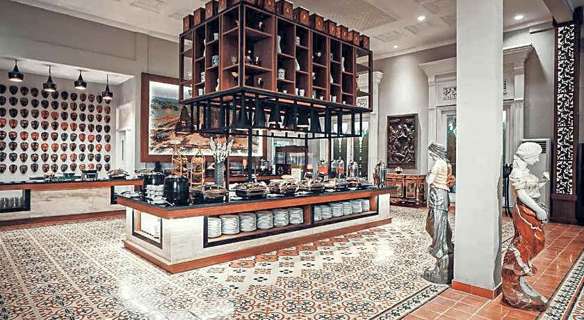 Ramada Suites By Wyndham Solo