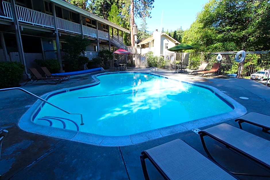 Lake Arrowhead Chalets – Lake Arrowhead, CA