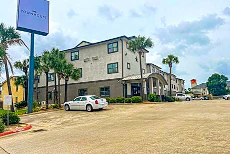 OYO Townhouse Beaumont Medical Center Area I-10