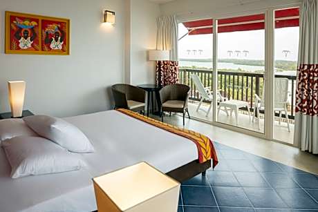 Ocean Front Plus 1 Adult + 2 Chd