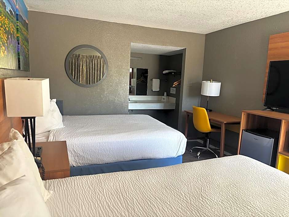 Days Inn & Suites by Wyndham Needles