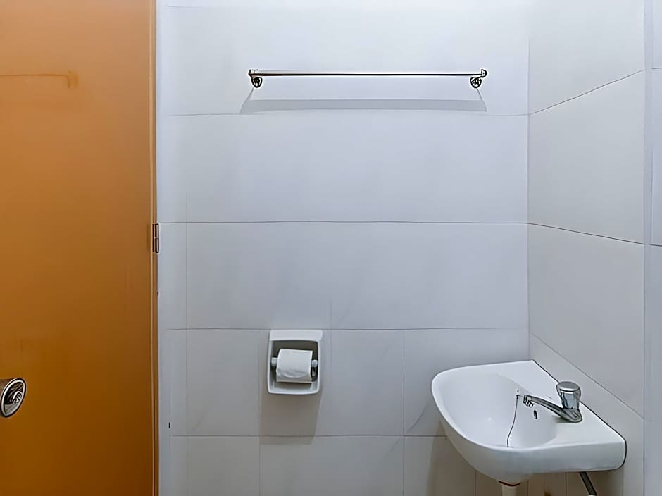 RedDoorz @ Casa Buena Dormitel Davao City