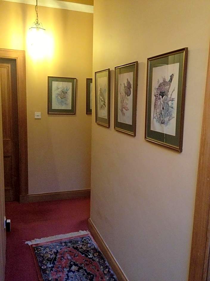 Whitehouse Country House