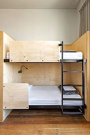 Bed in a 6 Share Ensuite Dorm